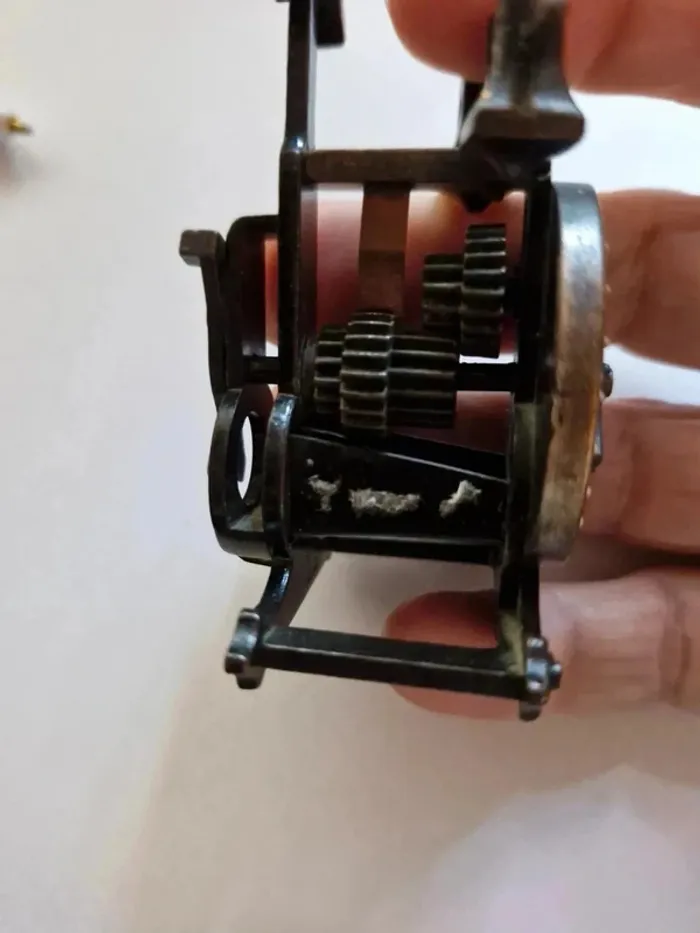 Taille crayon métal horloge - photo numéro 4