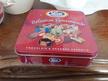 Boite en metal carree