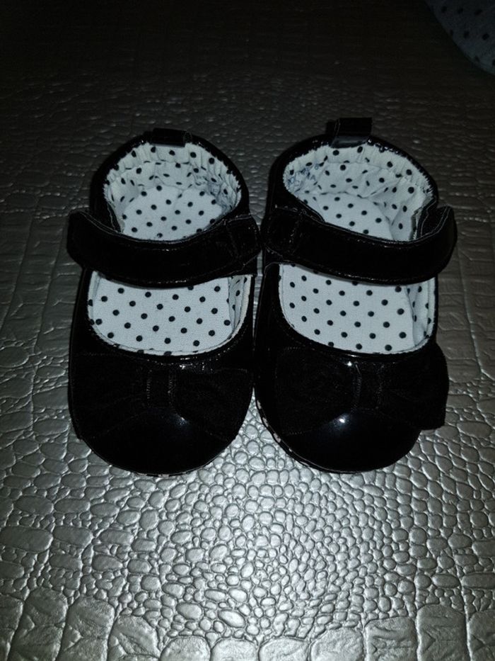 Ballerines vernis fille 6 mois état neuf