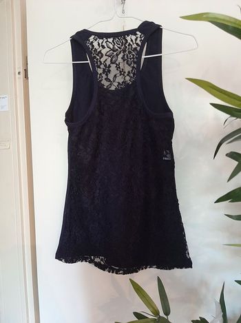 Top bleu marine avec dos dentelles