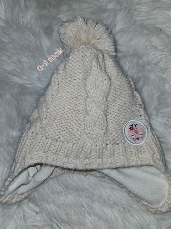 Bonnet bébé beige avec filaments argentés – Taille 0-3 mois