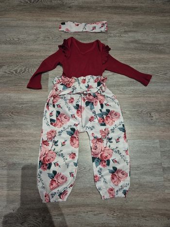 Pantalon sarouel à fleurs et body a froufrou