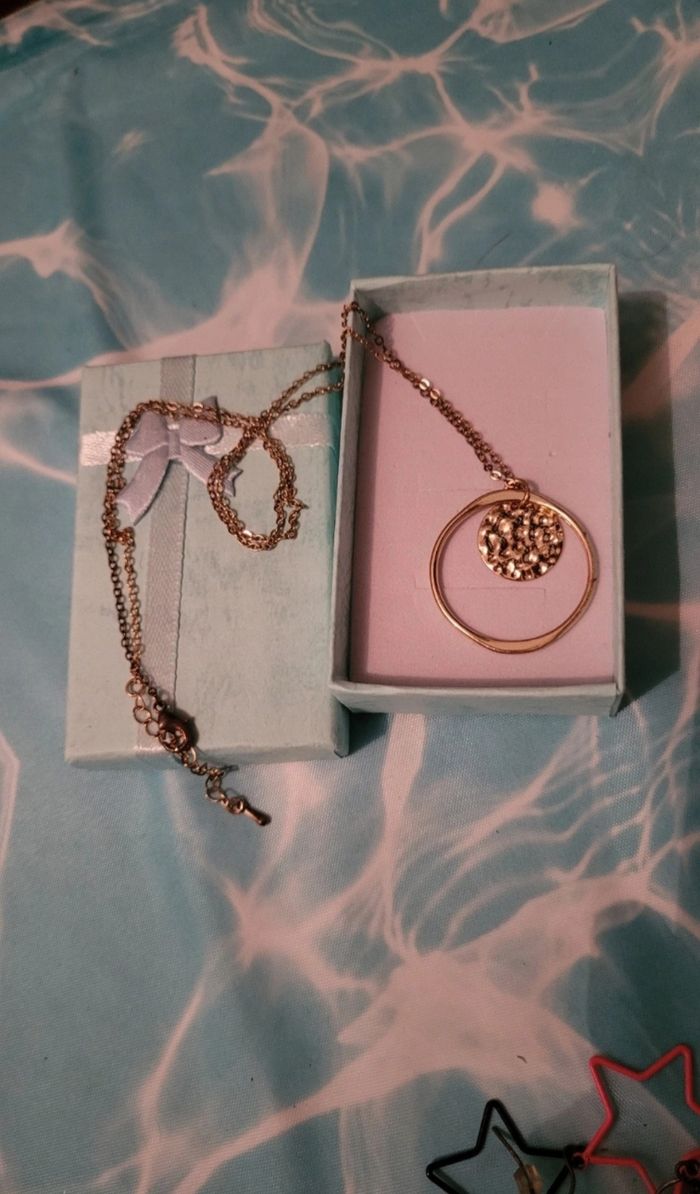 Collier doré - photo numéro 2