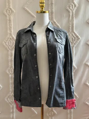 Chemise denim noire Diesel XS – détails originaux aux poignets