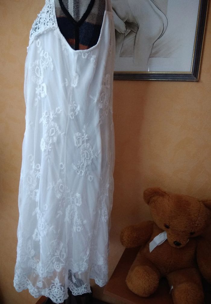 Robe blanche dentelle et broderie - photo numéro 5