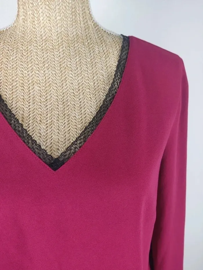 Blouse manches longues rouge framboise col V dentelle noire taille L I.Code - photo numéro 4
