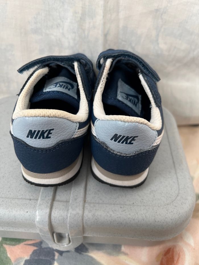 Paire de baskets Nike, taille 23,5 - photo numéro 2
