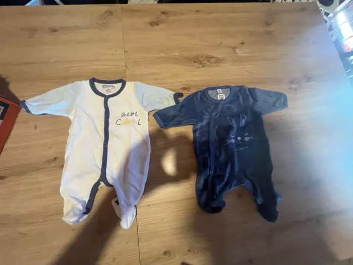 Lot de 2 pyjama taille naissance 50 cm