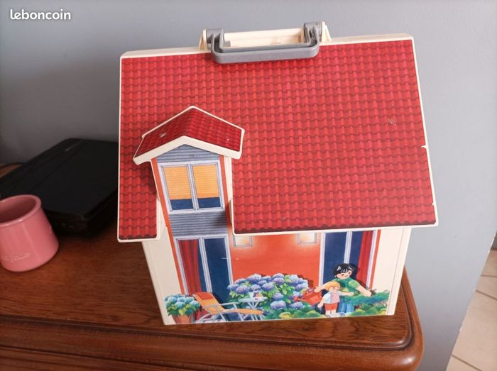 Maison playmobil avec personnages et mobilier - photo numéro 2