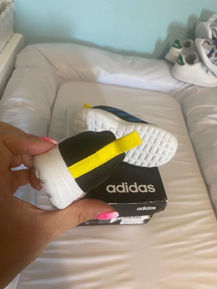 Basket adidas taille 20 neuve - photo numéro 3