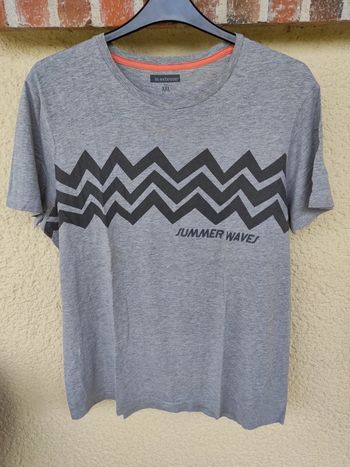 T shirt gris vagues