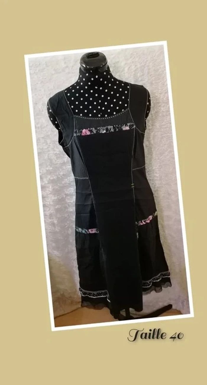 Robe courte noir dentelle fleurs