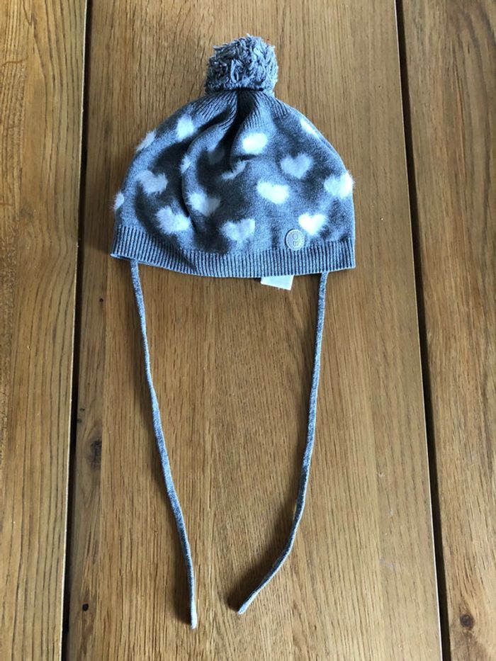 Bonnet gris et coeurs Obaïbi 51cm