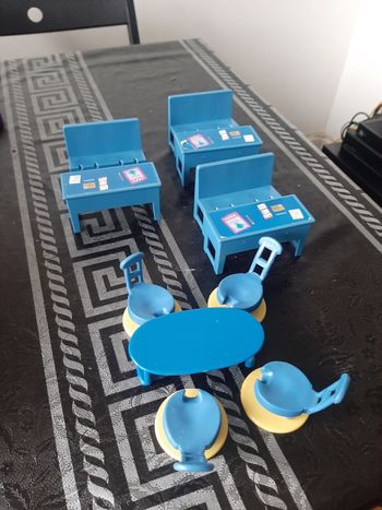 École et table avec chaise peppa pig