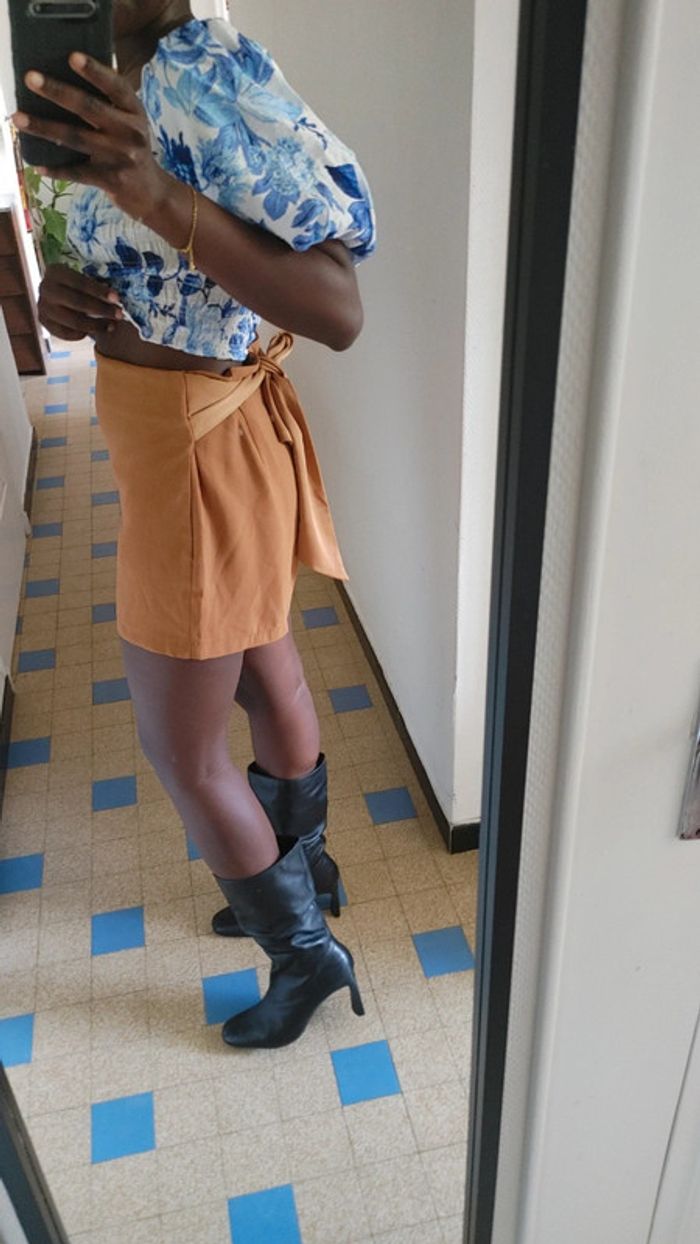 Mini short habillé couleur kaki marron spéculoos ceinture - photo numéro 5