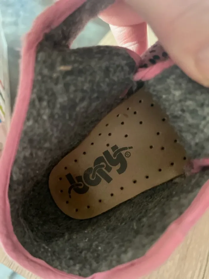 Vend pantoufles filles taille 22 - photo numéro 3