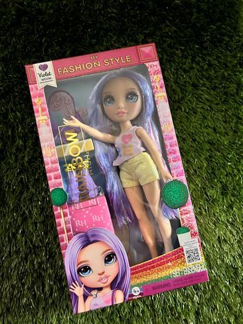 RAINBOW HIGH violet Willow