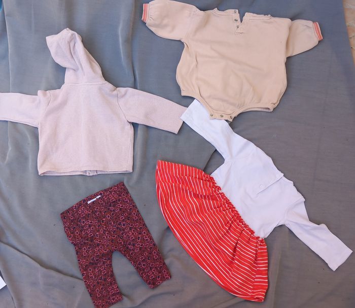 Lot de 4 articles fille 6 mois - photo numéro 2