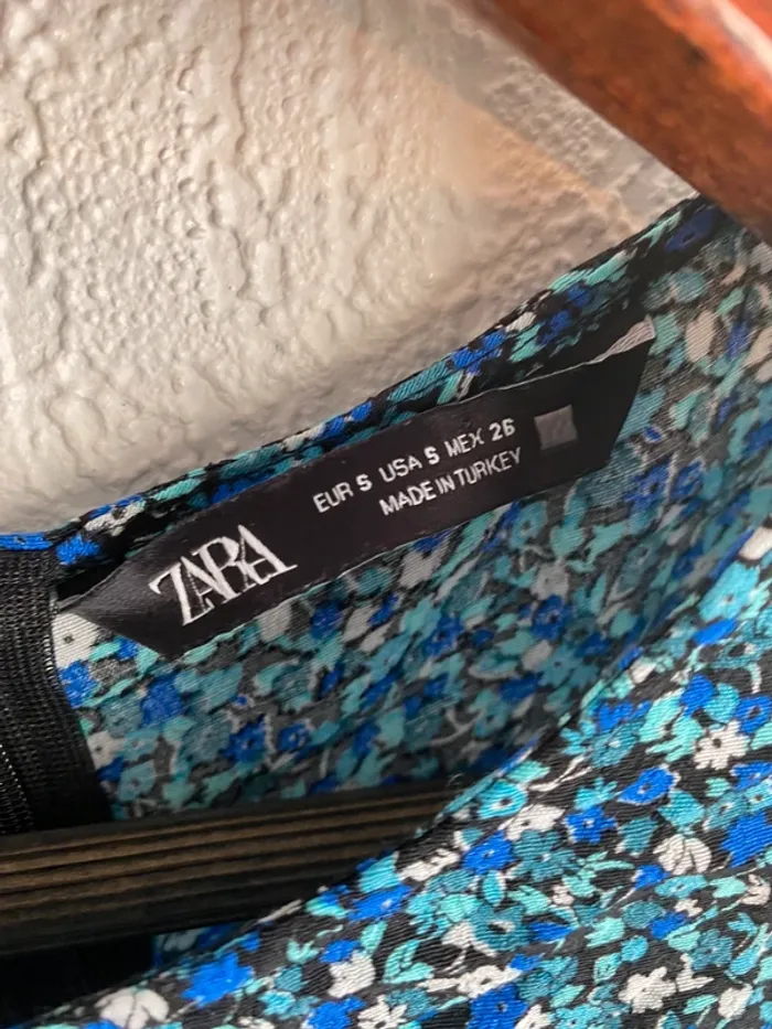 Robe fleurie Zara bleu vert taille s 36 - photo numéro 3