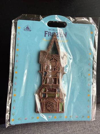 Pin’s World of Frozen  La Tour d’Arendelle