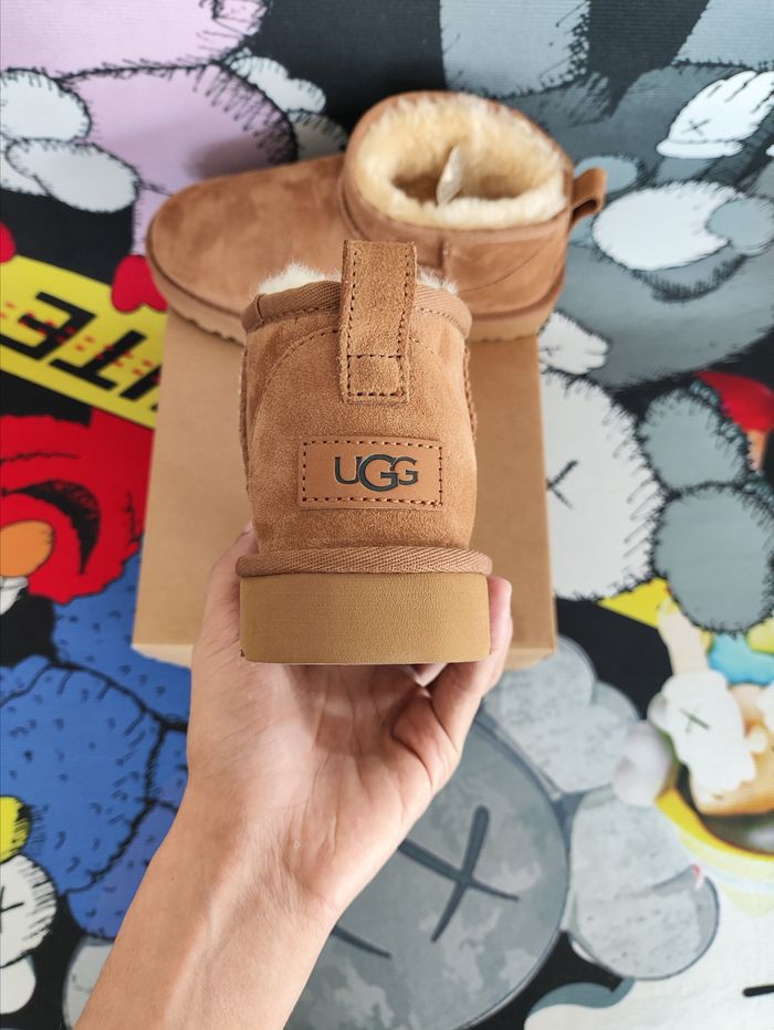 UGG Mini Bottes de neige Marron Taille 37 - photo numéro 4