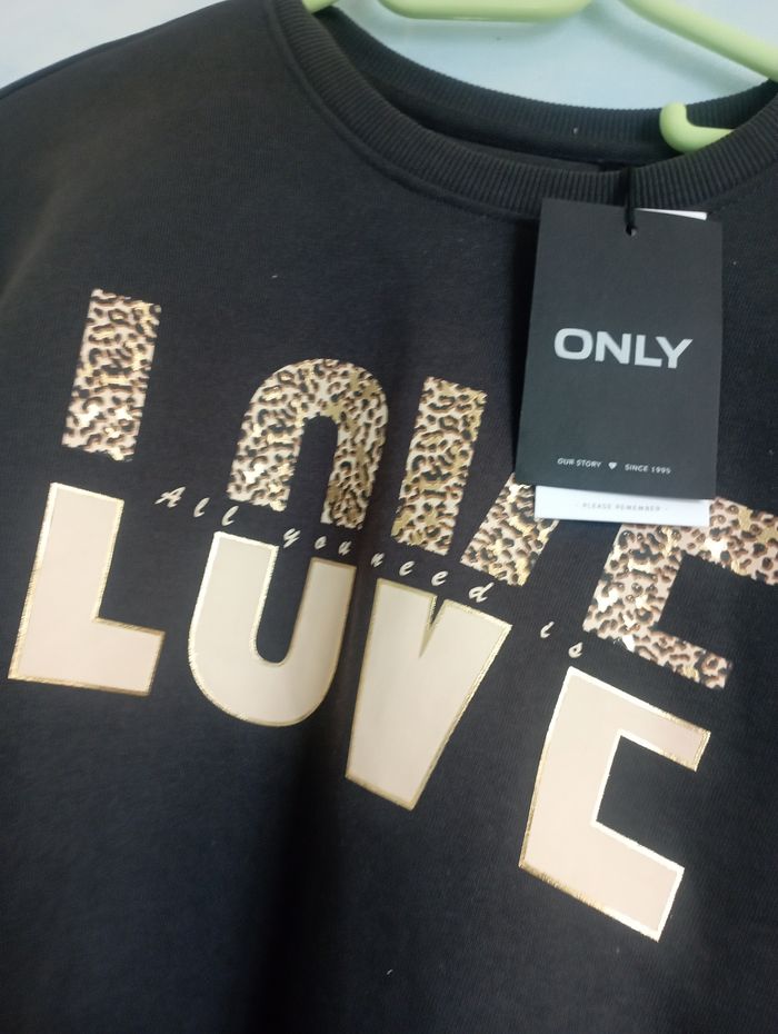 Pull neuf  "Love" taille L - photo numéro 2