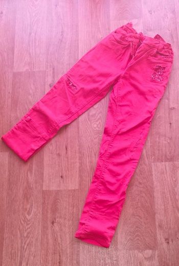 Jean rouge, porté une fois, tape à l oeil, taille slim + 12 ans