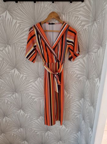 Jolie combinaison pantacourt manches courtes coloré taille 36