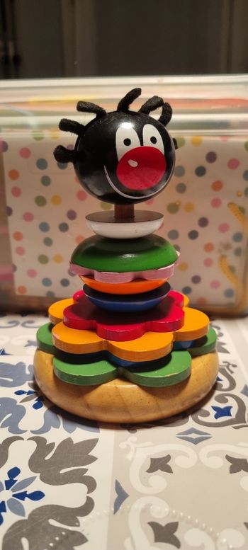 Jeu d anneau à  empiler bois, petit poilu