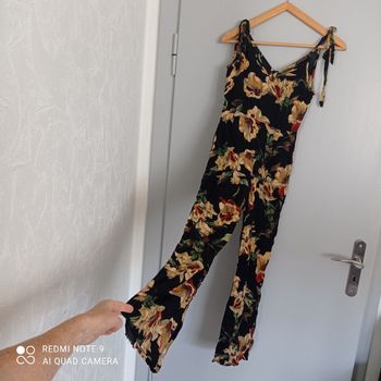 Combinaison noire à fleurs jaunes t36