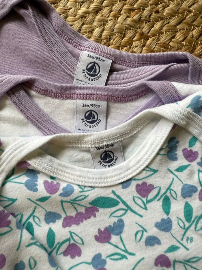 Lot 3 bodies Petit Bateau - taille 36 mois - photo numéro 2