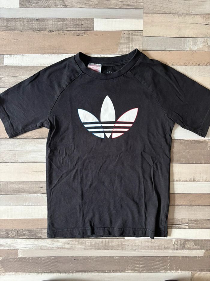 T-shirt Adidas garçon 7-8 ans • Noir logo tricolore • Très bon état - photo numéro 2