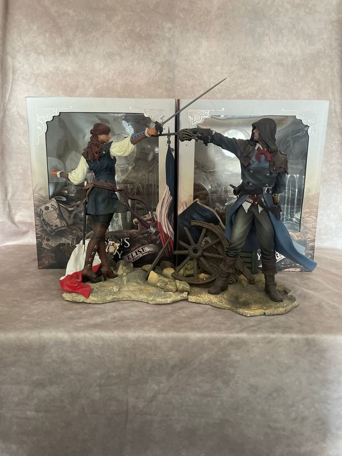 2 figurines Assassin's creed Unity - Arno & Elise - ubisoft - pure arts - photo numéro 2
