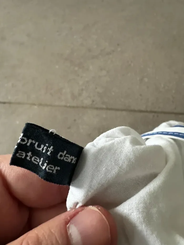 Chapeau du bruit dans l'atelier taille 18 mois, bon état mais une petite trace - photo numéro 4