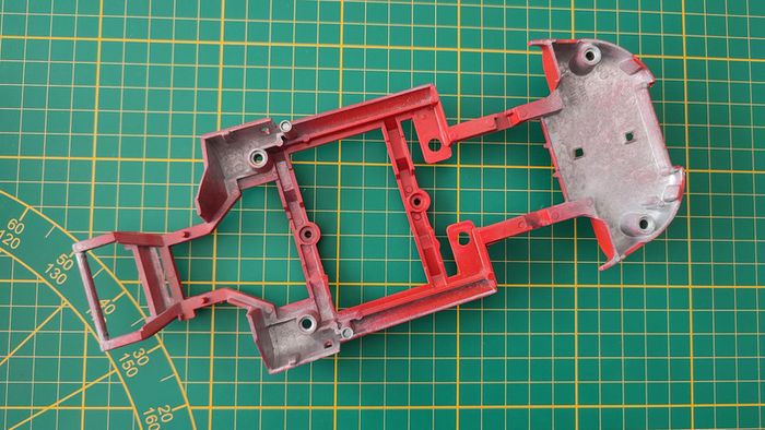 Carcasse inférieure pièce détachée miniature jaguar type E 1961 1/18 burago #B38