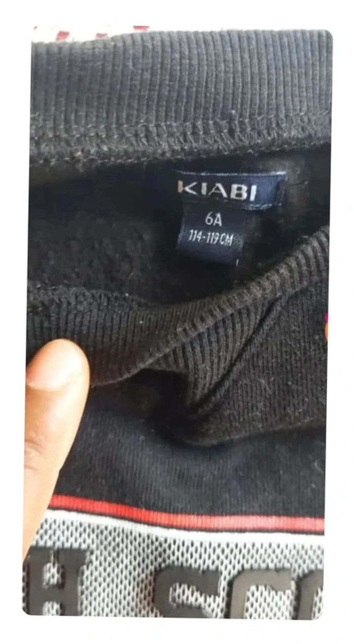 Sweat noir High Score - Casual, Primark en très bon état, taille 6 ans - photo numéro 2