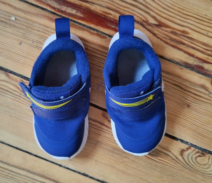 Baby sneakers / baskets Taille 21 - photo numéro 3