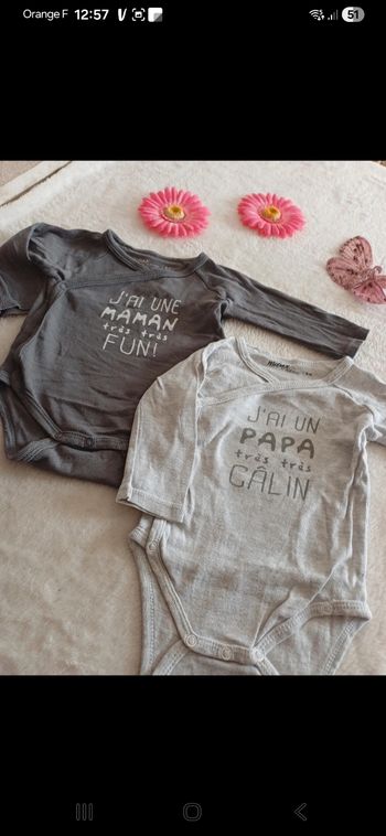 Lot de 2 bodies bébé taille 6 mois