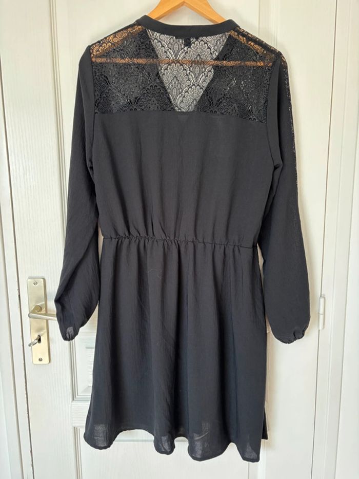 Robe noir à dentelle - photo numéro 5