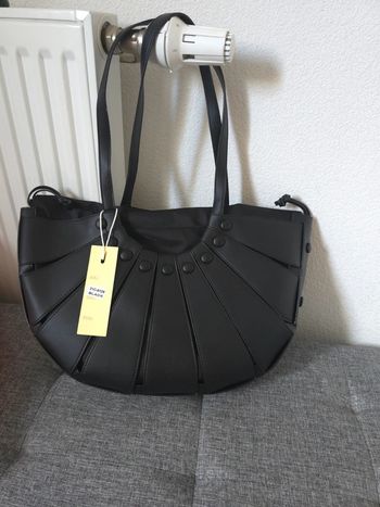 Sac à main demi lune neuf avec étiquette