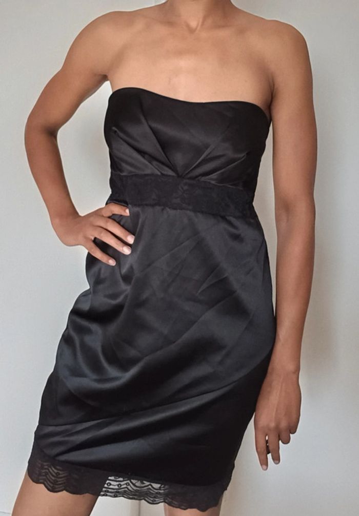 Robe de soirée noire satinée