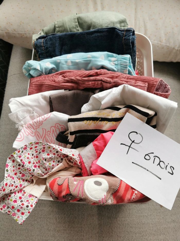 Lot de 21 vêtements enfant fille taille 6 mois