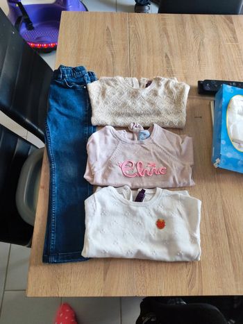 3 pulls fins et 1 pantalon 3 ans
