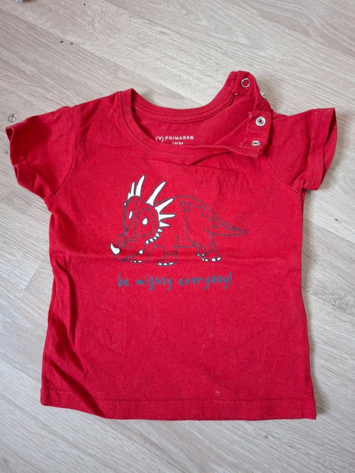 Tshirt dinosaure rouge