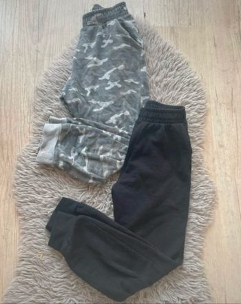 Lot de 2 joggings taille 8/10 ans