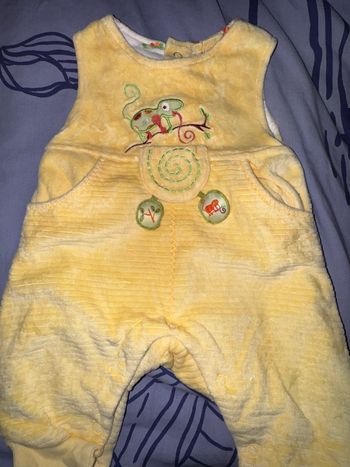 Grenouillère  jaune taille 1 mois