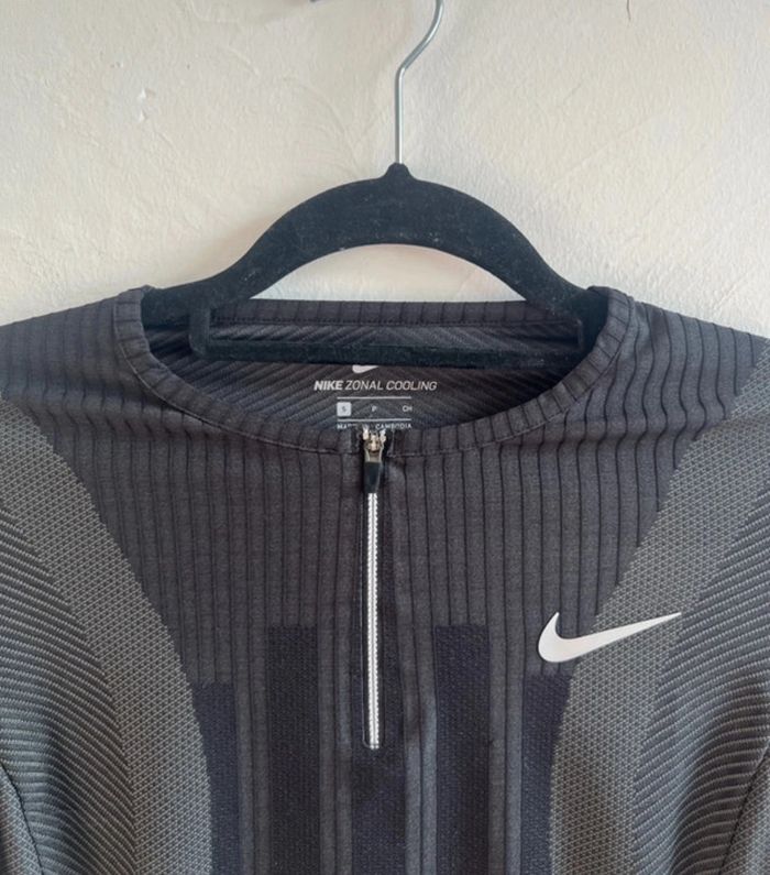 Haut Nike - photo numéro 2