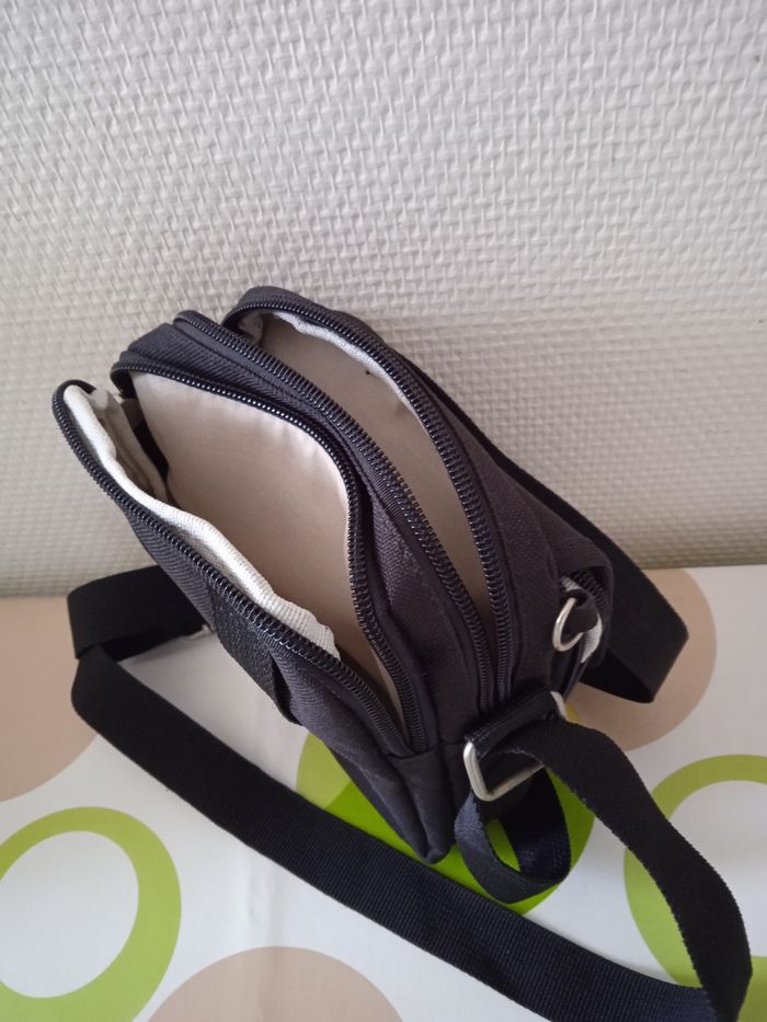 Vend sacoche homme noir marque David Jones - photo numéro 6