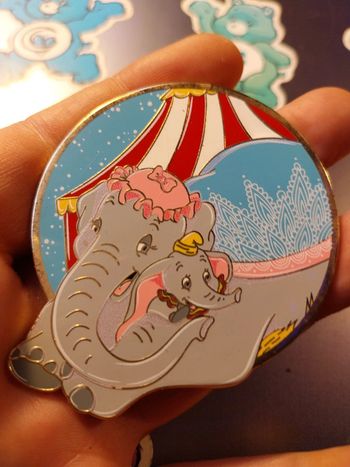Pins Disney créateur édition limitée dumbo