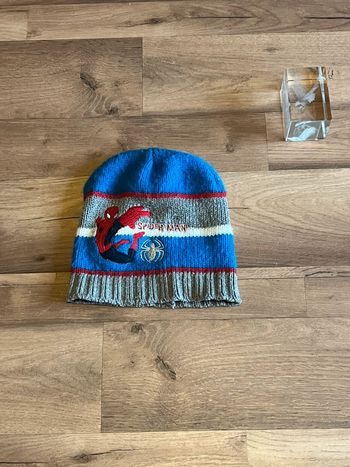 Je vend un bonnet garçon enfant taille unique bon état